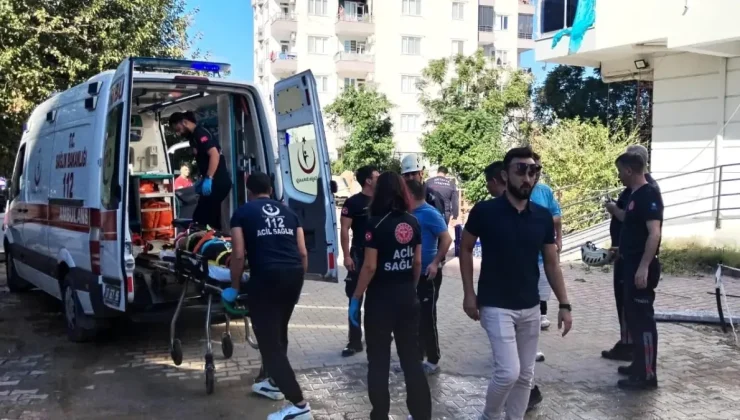 Antalya’da İnşaat Iskelesi Çöktü: 2 İşçi Yaralandı